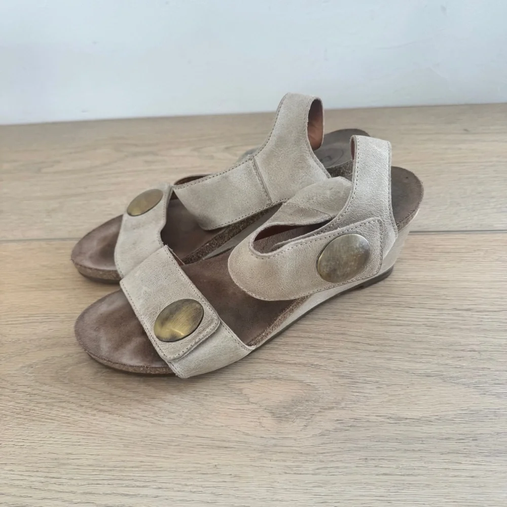 Taos Carousel Tan Wedge Sandals Size 38 / US 8